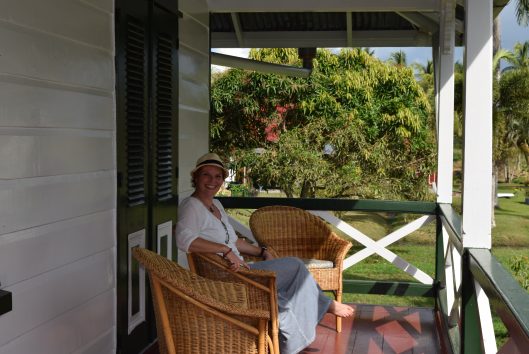 Frederiksdorp Suzette op de veranda Frederiksdorp Suriname Suzette Eeltink