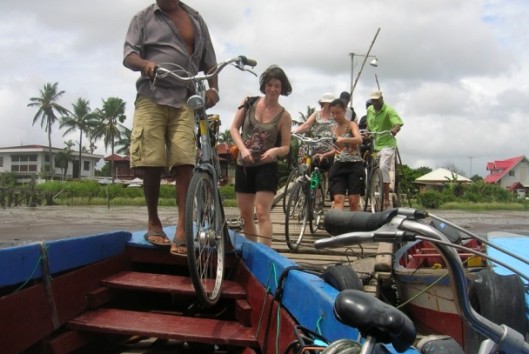 Frederiksdorp fietstocht frederiksdorp suriname fietsen