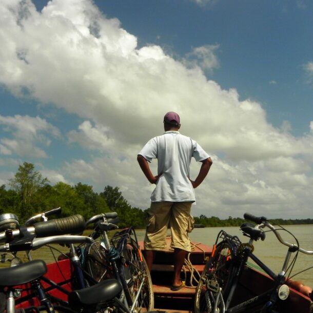 frederiksdorp boot rivier suriname