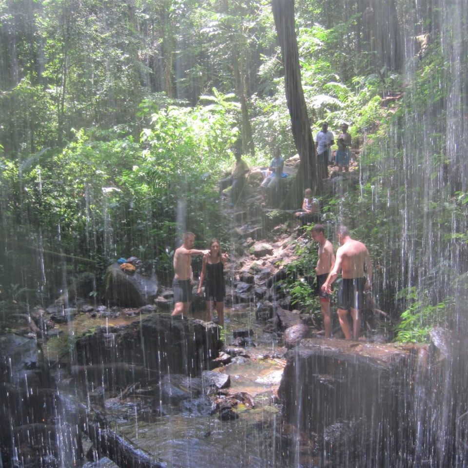 leovallen brownsberg suriname