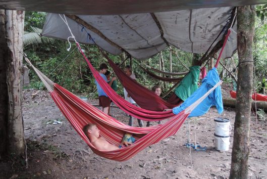 Slapen in de hangmat hangmat suriname jungle