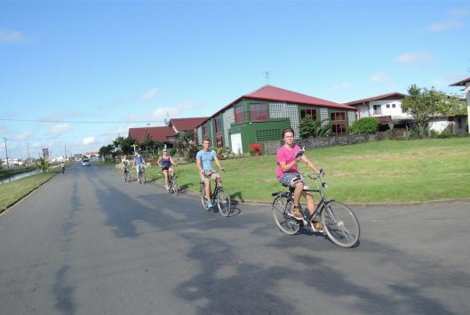 Op de fiets naar Commewijne fietsen in suriname commewijne