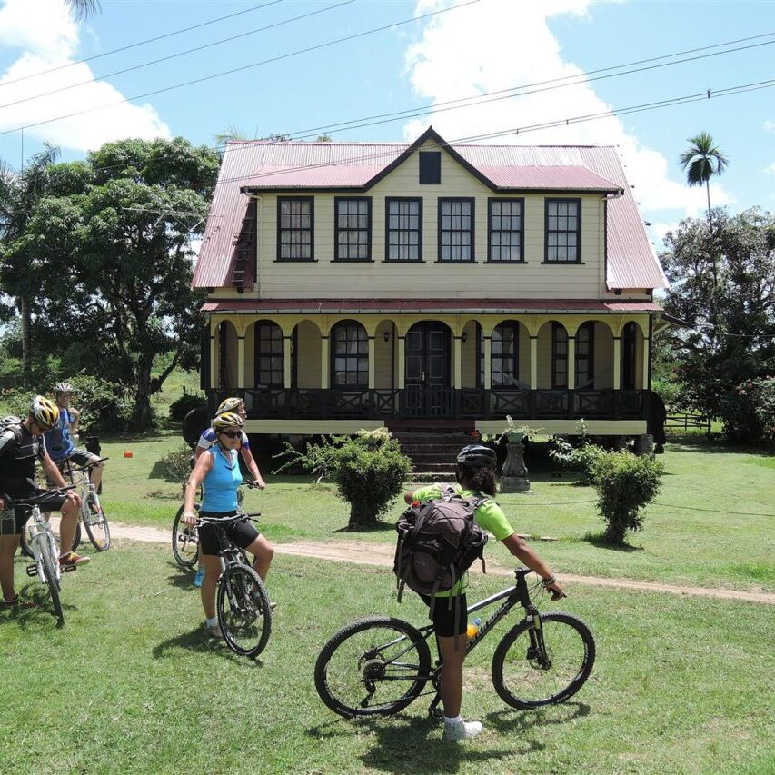 fietsen in suriname plantage