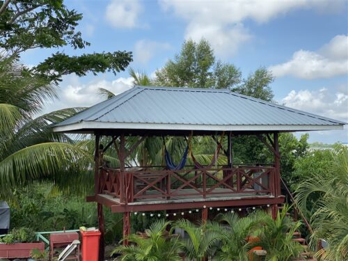 sutopia hangmattenhut suriname rivier