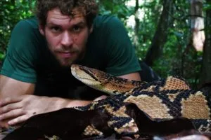 surinameholidays.nl_Dick Lock herpetology guide Suriname (1) Dick Lock met bushmaster