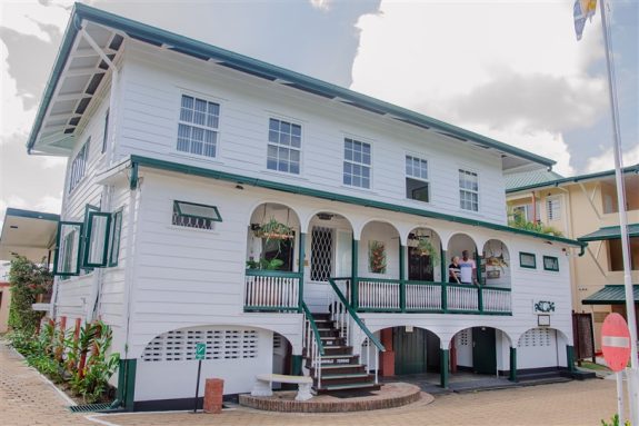 Eco Torarica koloniaal gebouw