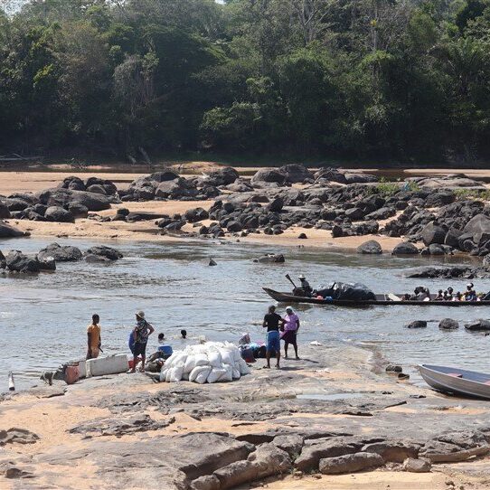 lage waterstand bovensuriname