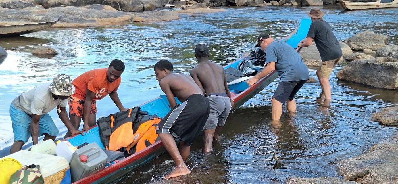 canoe towing towards Tio Boto