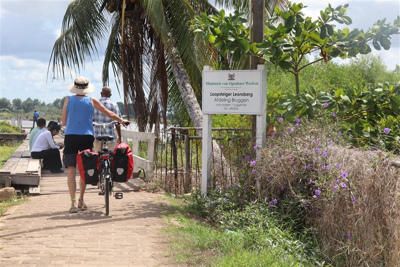 www.surinameholidays.nl_fietseninsuriname bij Leonsberg - josine nov 24