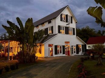 www.surinameholidays.nl_boutique hotel plantage peperpot nov. 2025 koffieloods avond
