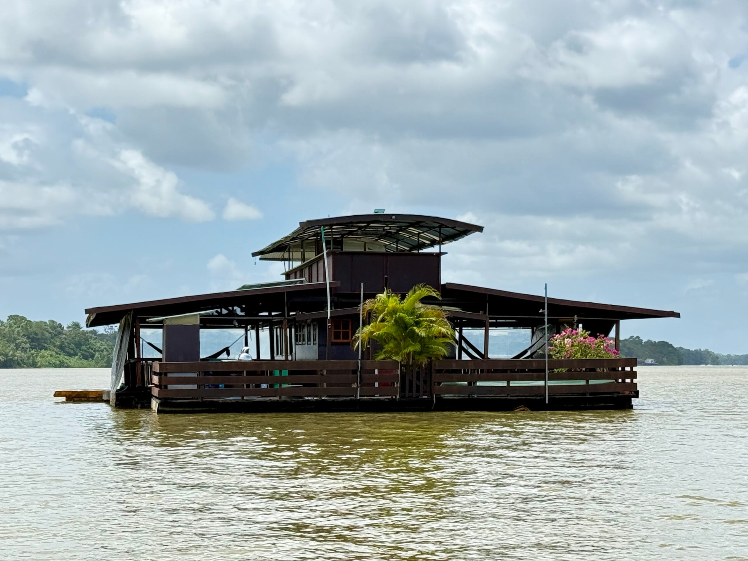 www.surinameholidays.nl_clever island onderkomen